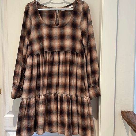 Nwt Levi dress - Picture 4 of 11